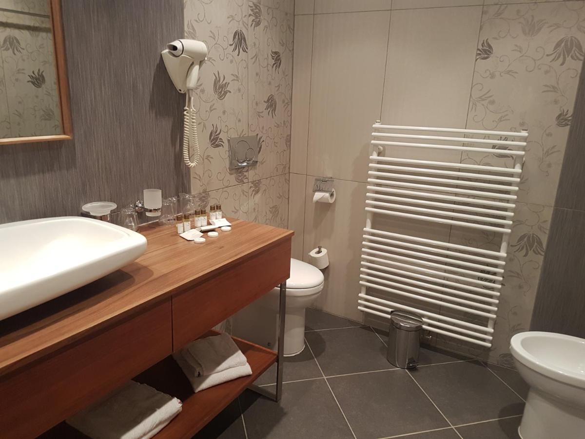 Lambergh Chateau & Hotel Dvorska Vas 外观 照片