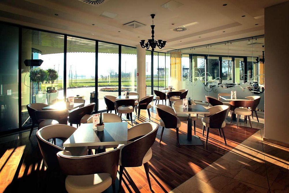 Lambergh Chateau & Hotel Dvorska Vas 外观 照片