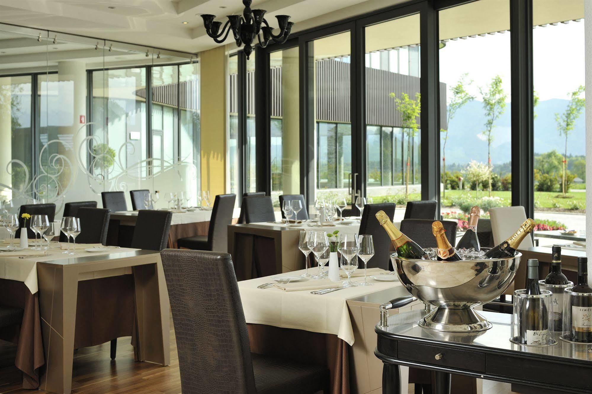 Lambergh Chateau & Hotel Dvorska Vas 外观 照片