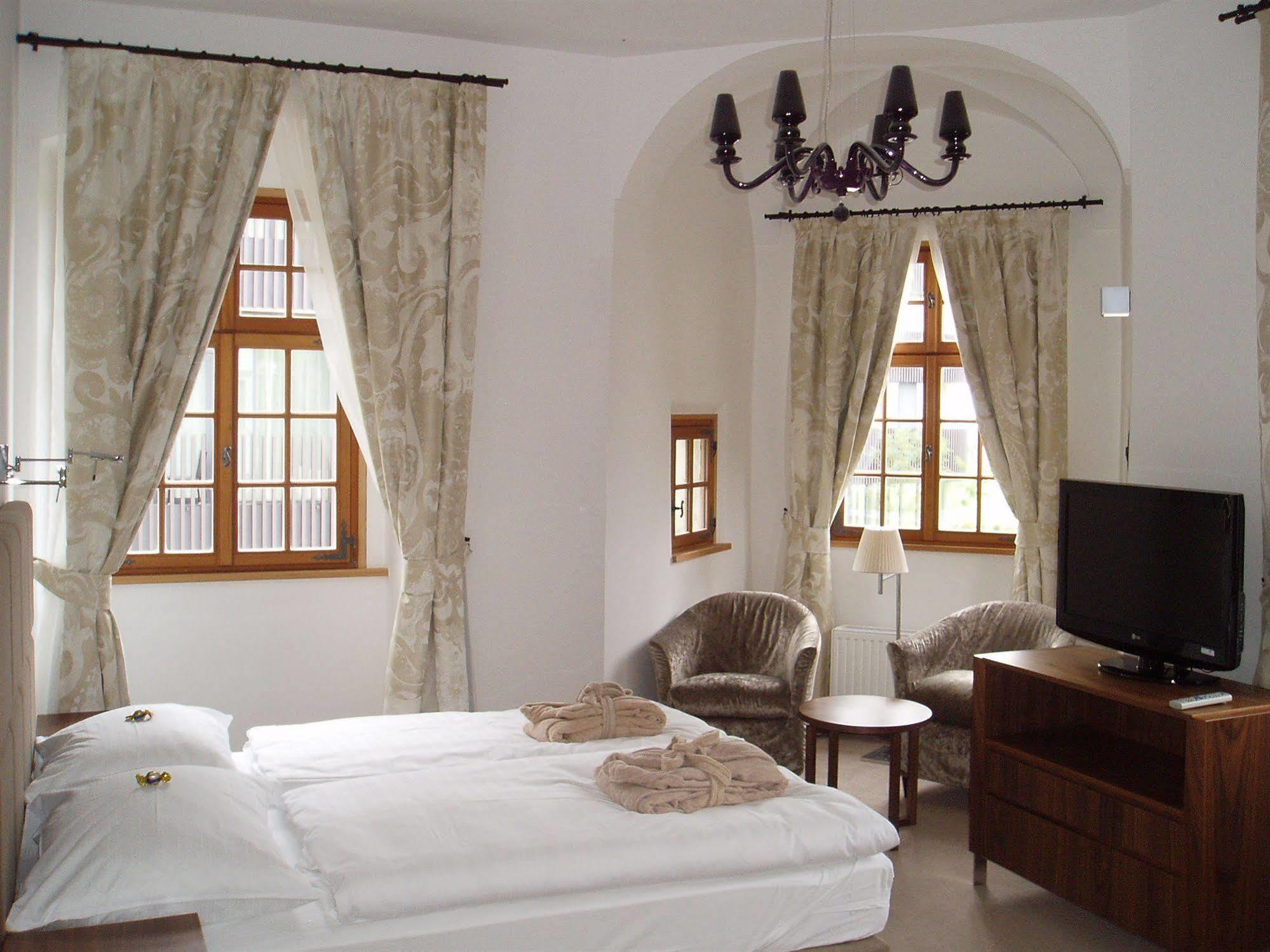 Lambergh Chateau & Hotel Dvorska Vas 外观 照片