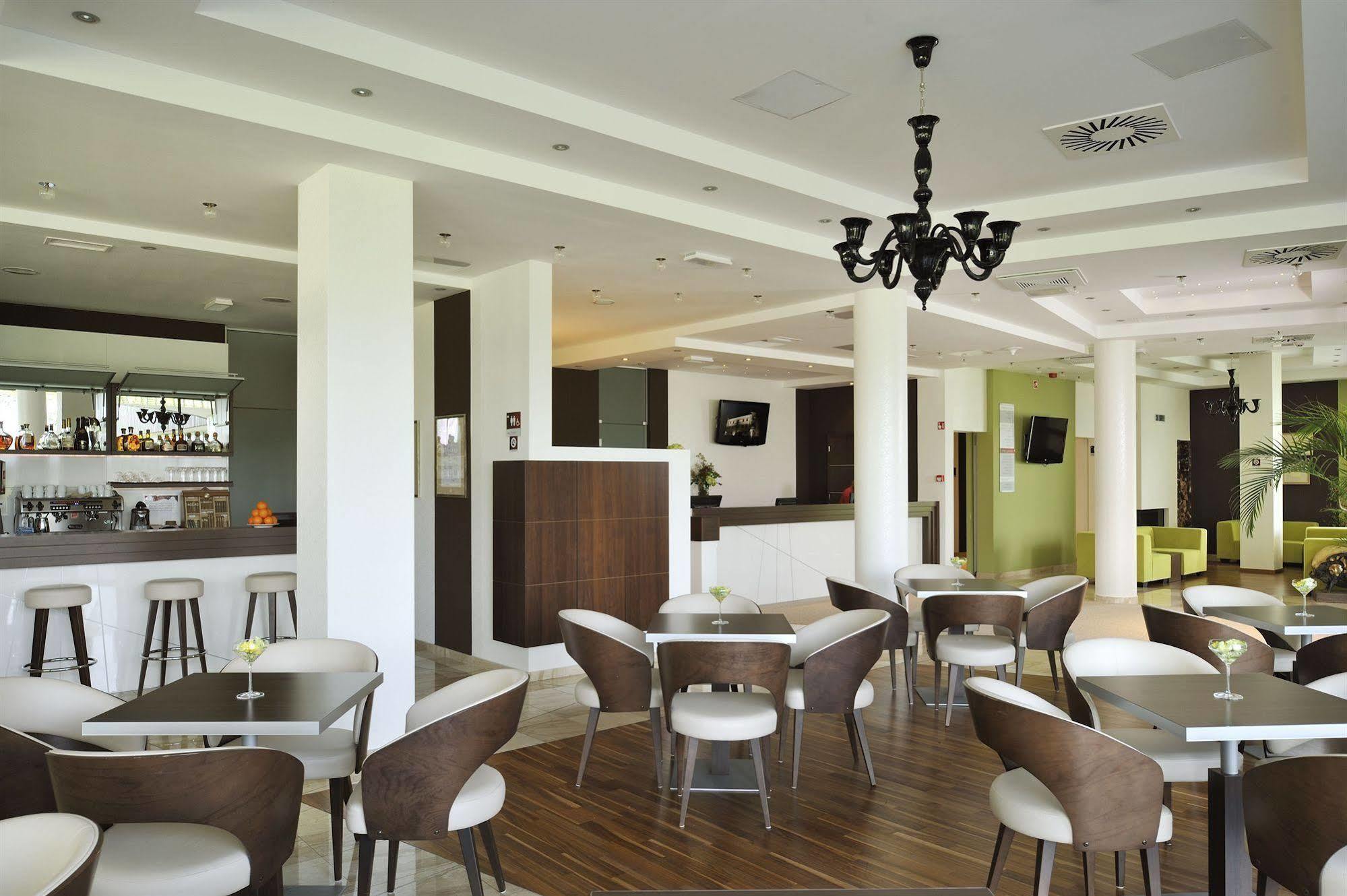 Lambergh Chateau & Hotel Dvorska Vas 外观 照片